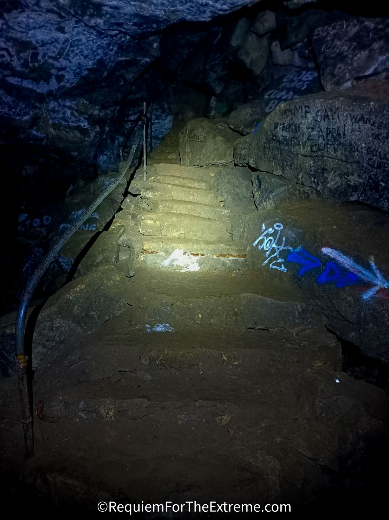 Steps in the darkness of Cumberland cavern